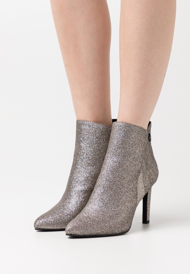 Gabor Pumps Classic Heels Black