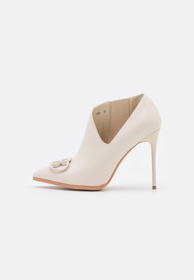 Ivory Gabor Classic Heels
