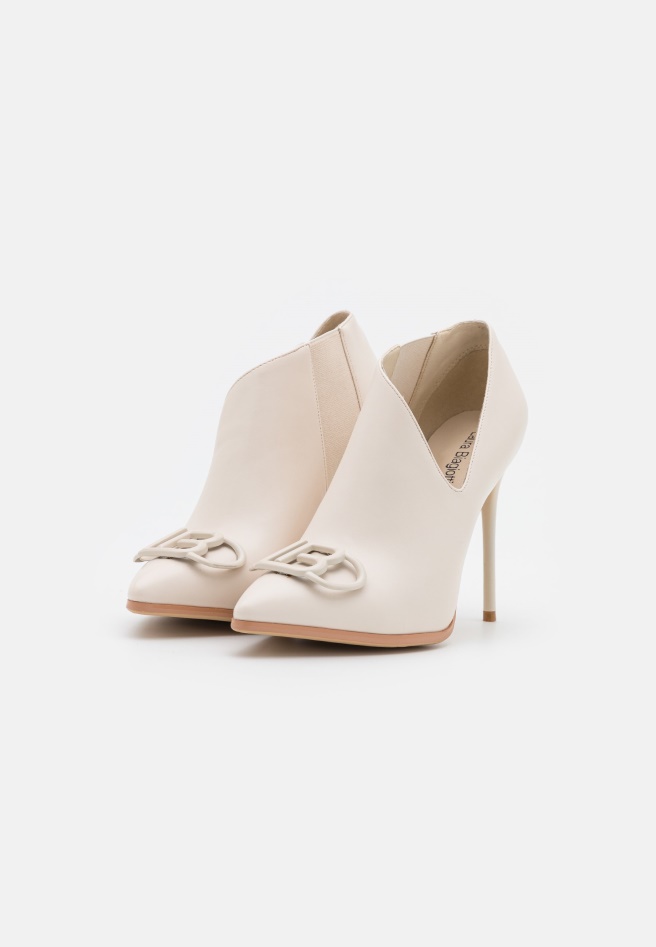 Ivory Gabor Classic Heels