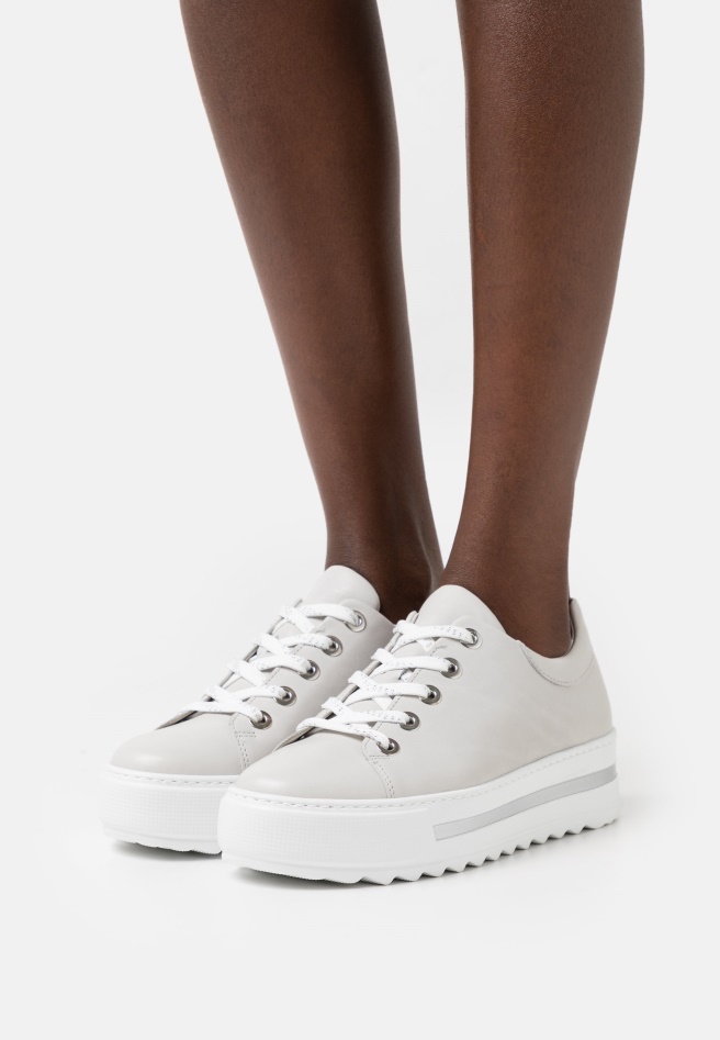 Weiss Trainers Gabor