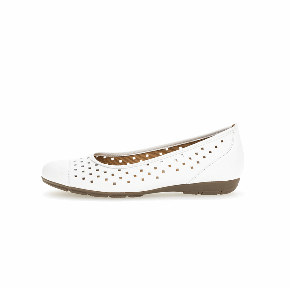 Gabor White Perf. Balletflat